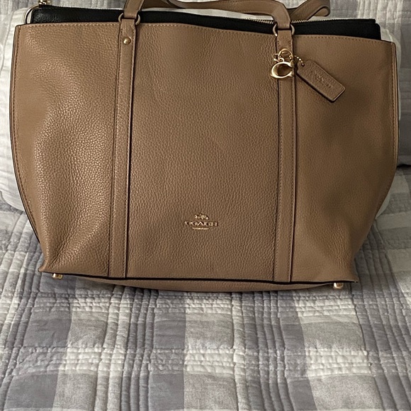 Signature style tote - Picture 4 of 16